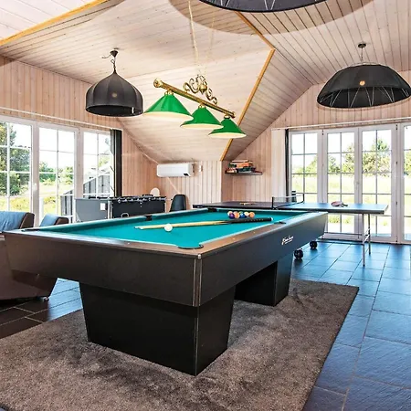 Luxury Retreat With Pool 펜션 *