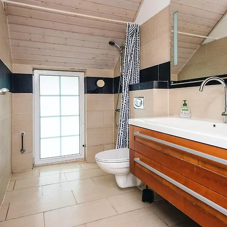 Luxury Retreat With Pool Feriehus